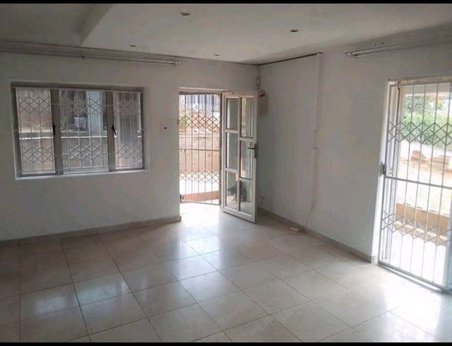 2 BEDROOM PROPERTY TO RENT IN NEWLANDS WEST